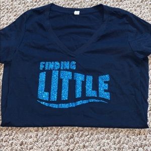 Perfect big little shirt. Navy blue v-neck